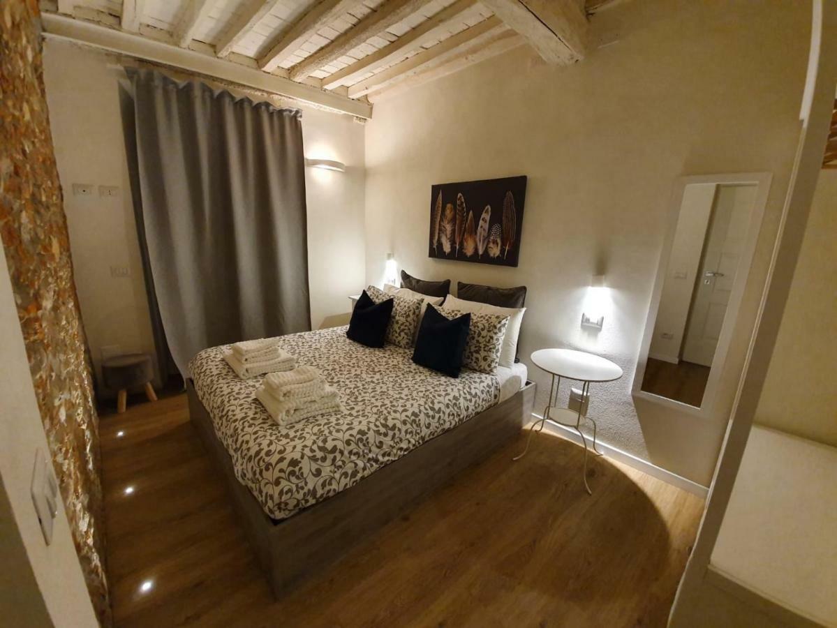 6 Via Della Rosa Apartamento Lucca Exterior foto